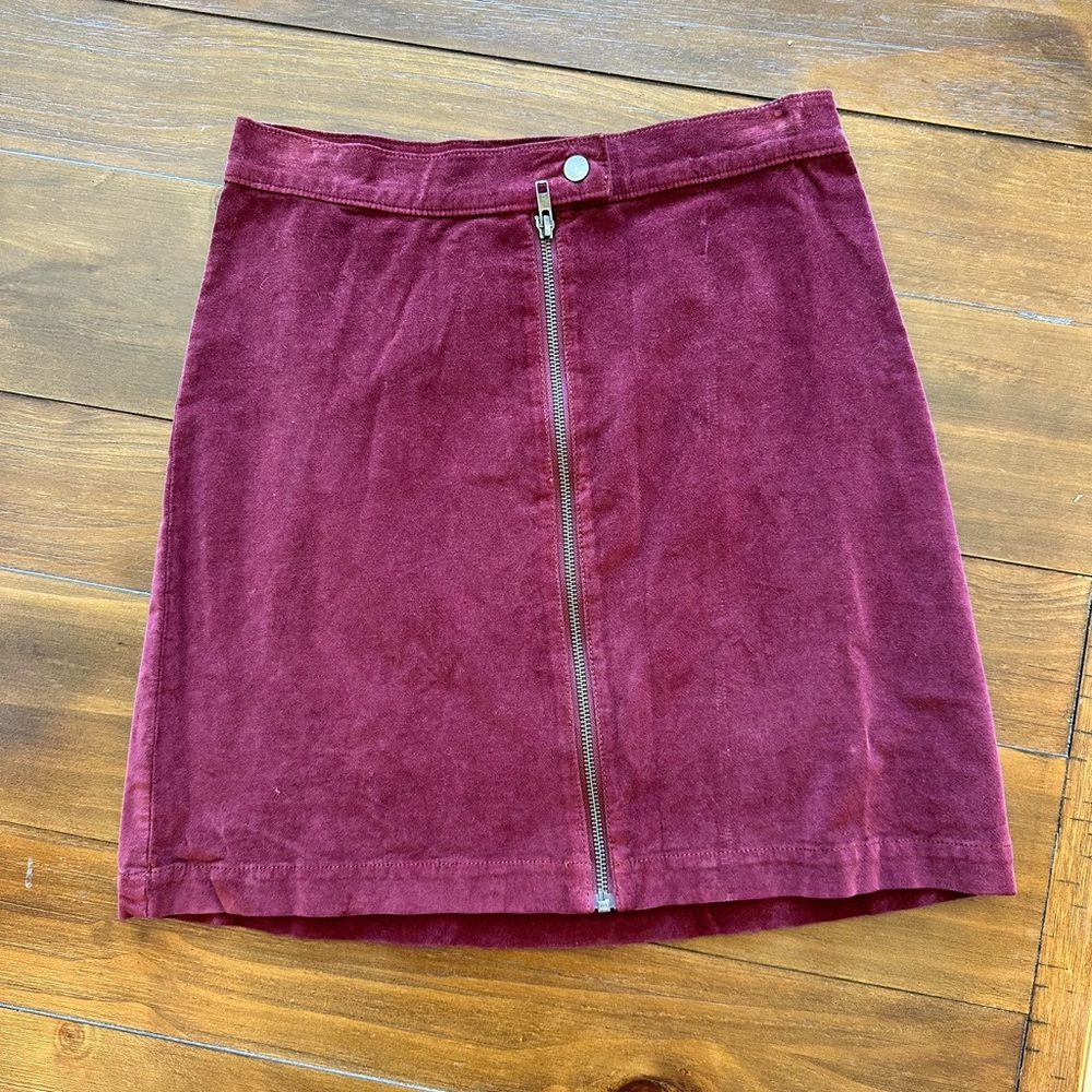 Madewell Women's Studio Zip Skirt in Velveteen Burgundy
Style F9064